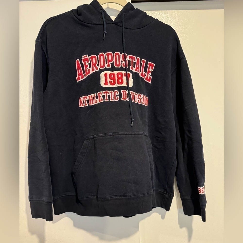Aeropostale navy blue hooded sweatshirt size medium‎
